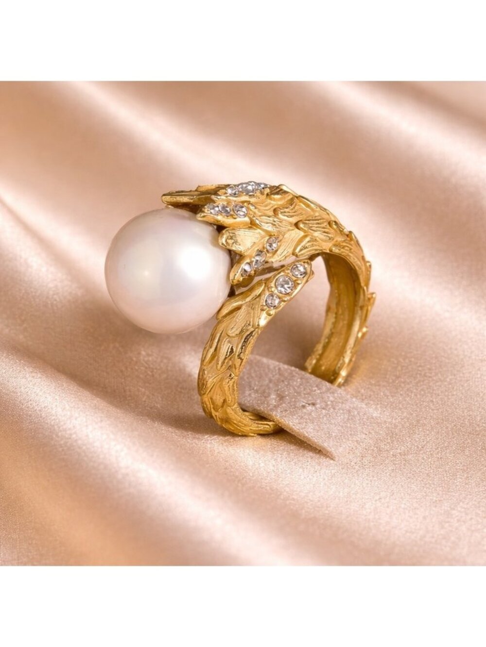 Antique Gold Leaf Band Fine Craftsmanship Crystals Ring